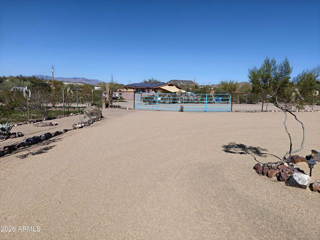 2417 W ROUGHRIDER Road, New River, AZ 85087