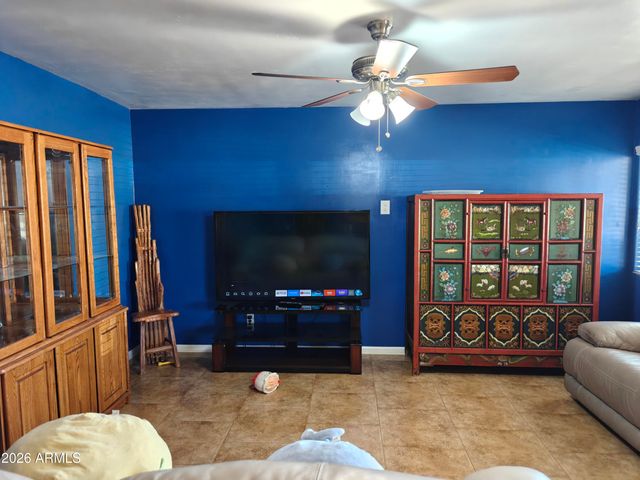 2417 W ROUGHRIDER Road, New River, AZ 85087