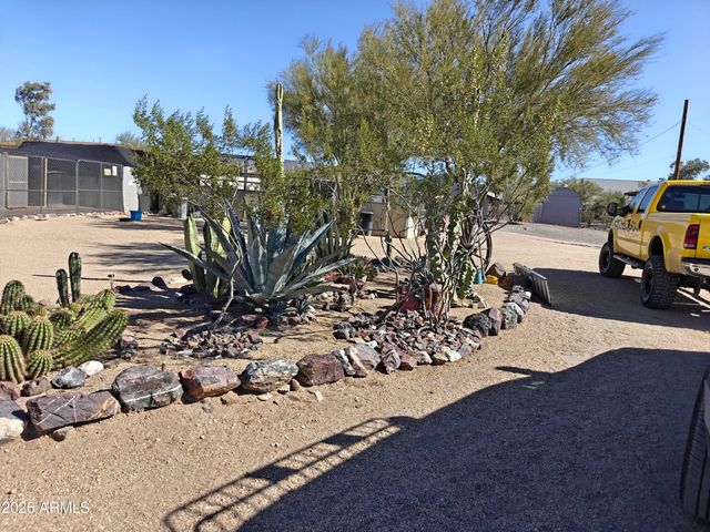 2417 W ROUGHRIDER Road, New River, AZ 85087