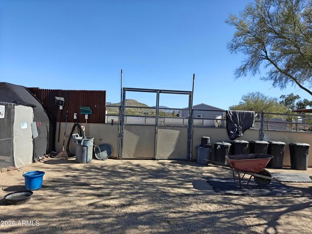 2417 W ROUGHRIDER Road, New River, AZ 85087