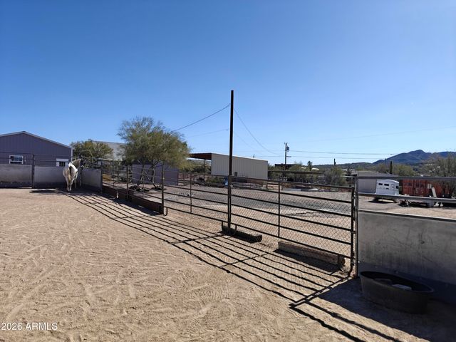 2417 W ROUGHRIDER Road, New River, AZ 85087