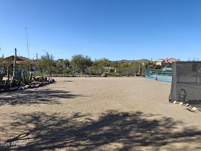 2417 W ROUGHRIDER Road, New River, AZ 85087