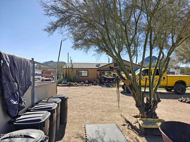 2417 W ROUGHRIDER Road, New River, AZ 85087