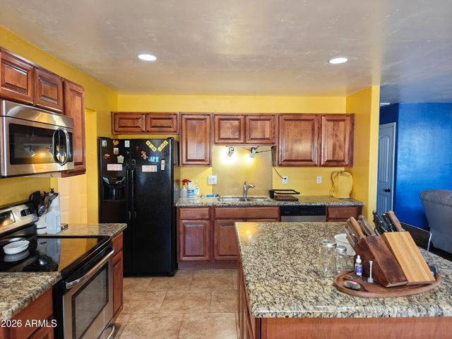 2417 W ROUGHRIDER Road, New River, AZ 85087