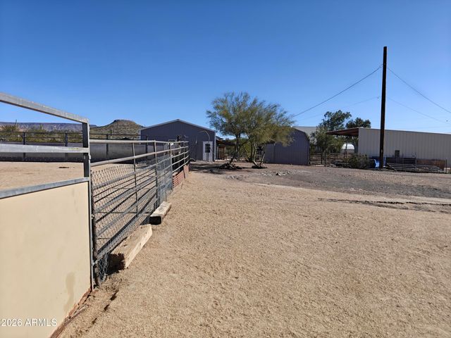 2417 W ROUGHRIDER Road, New River, AZ 85087