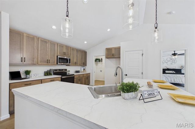 818 Dogwood Way, Hillsboro, MO 63050