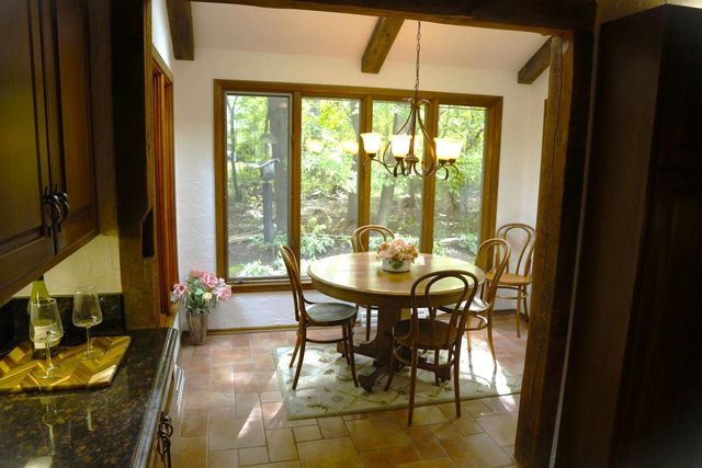 590 E Ravenswood Hills CIRCLE, Brookfield, WI 53045