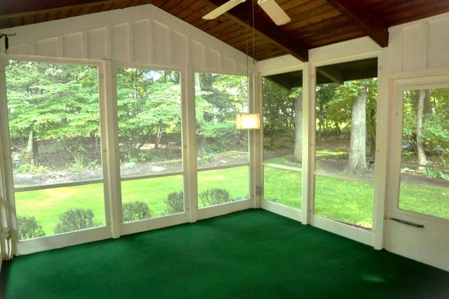 590 E Ravenswood Hills CIRCLE, Brookfield, WI 53045
