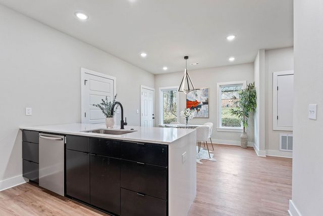 479 S Happy Hollow Road, Fayetteville, AR 72701