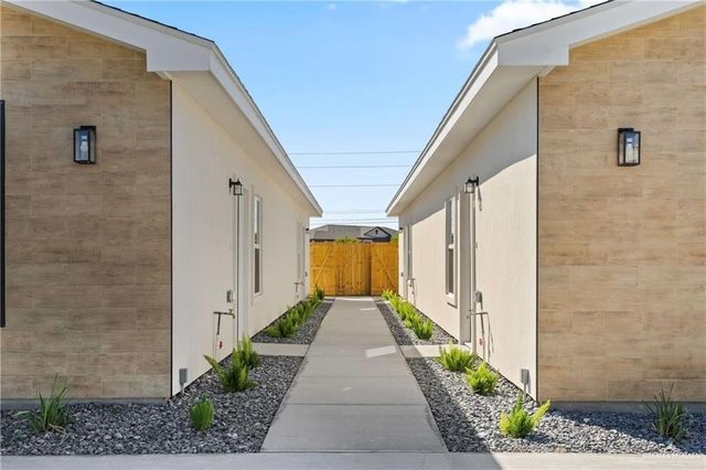 2104 E San Andrea Street 3, Edinburg, TX 78542
