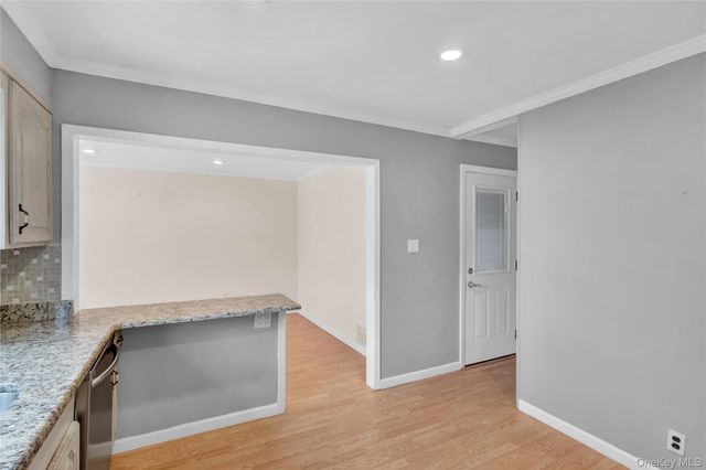 191 N Albany Avenue, Massapequa, NY 11758