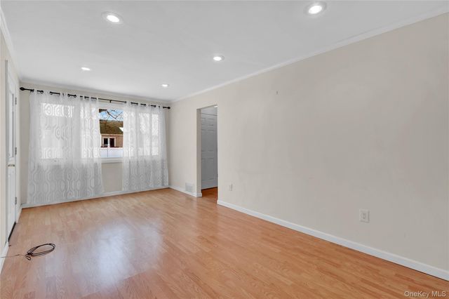 191 N Albany Avenue, Massapequa, NY 11758