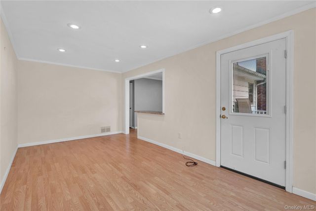 191 N Albany Avenue, Massapequa, NY 11758