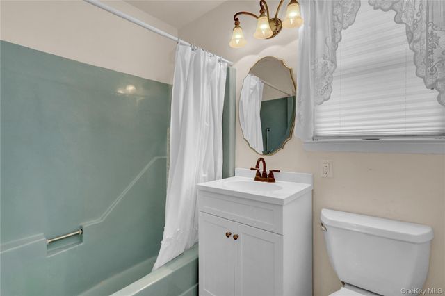 191 N Albany Avenue, Massapequa, NY 11758