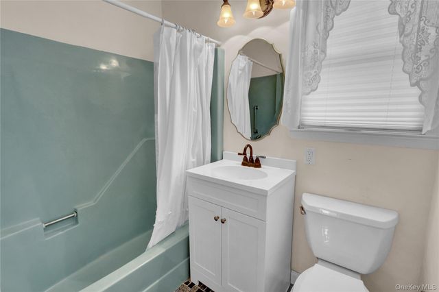 191 N Albany Avenue, Massapequa, NY 11758