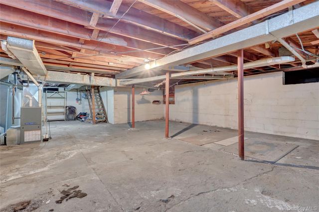 191 N Albany Avenue, Massapequa, NY 11758