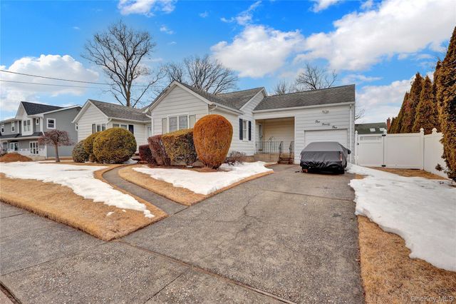 191 N Albany Avenue, Massapequa, NY 11758