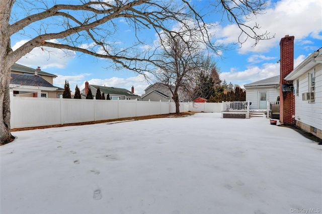 191 N Albany Avenue, Massapequa, NY 11758