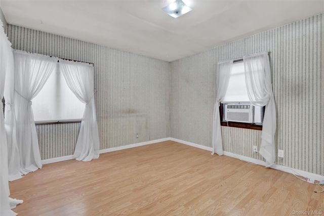 191 N Albany Avenue, Massapequa, NY 11758