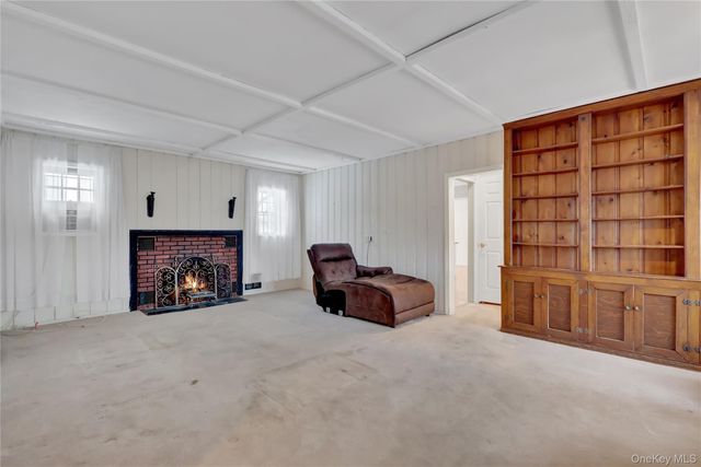 191 N Albany Avenue, Massapequa, NY 11758