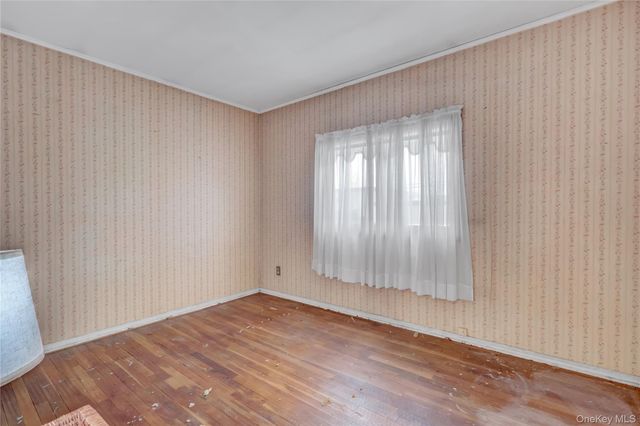 191 N Albany Avenue, Massapequa, NY 11758