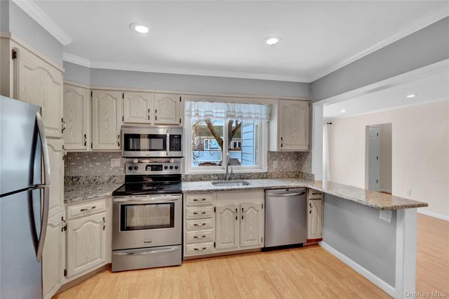 191 N Albany Avenue, Massapequa, NY 11758