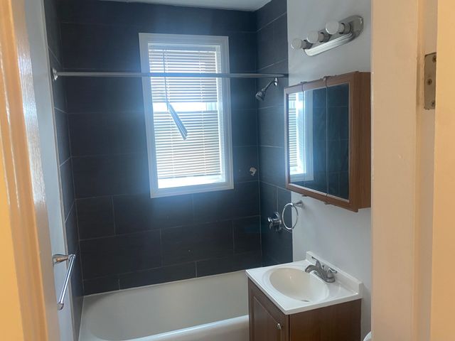 39 Rockland 25, Malden, MA 02148