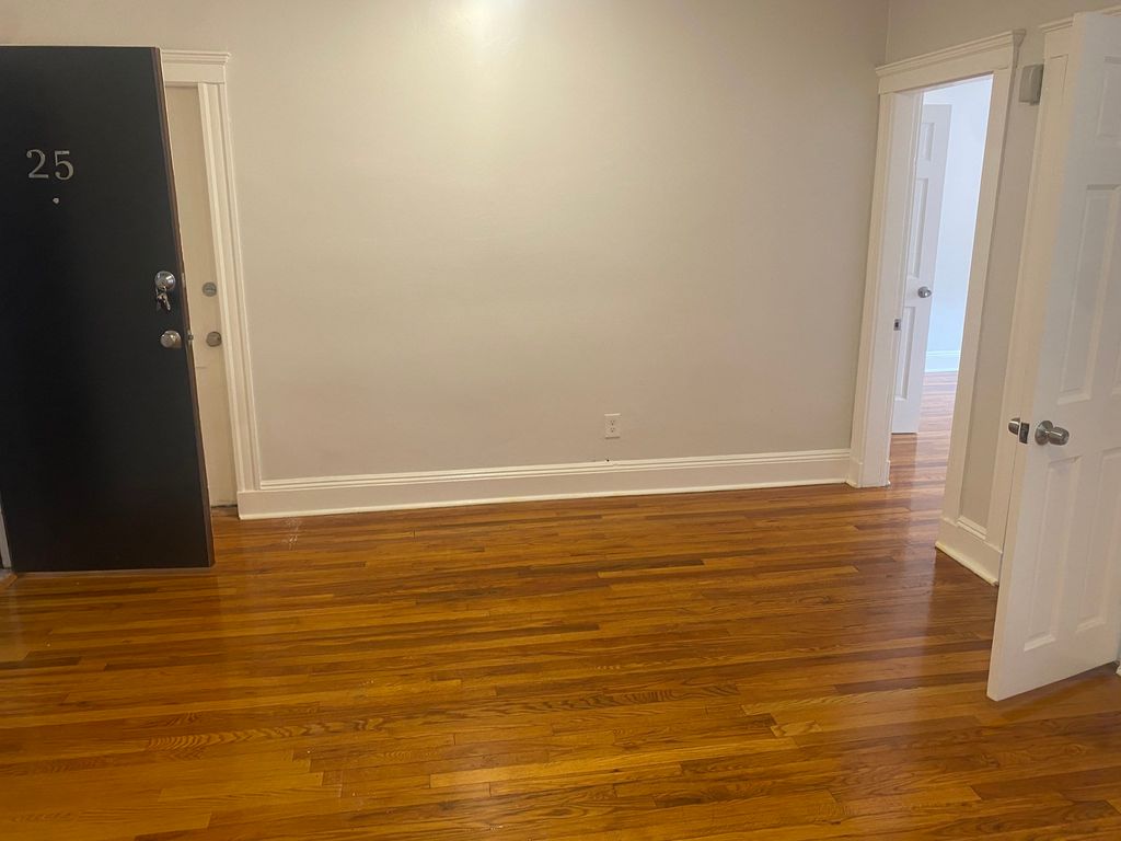 39 Rockland 25, Malden, MA 02148