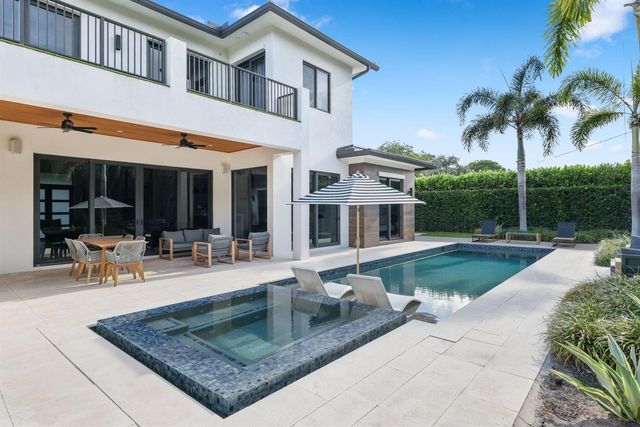 525 Whispering Pines Road, Boynton Beach, FL 33435