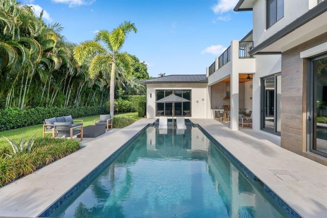 525 Whispering Pines Road, Boynton Beach, FL 33435