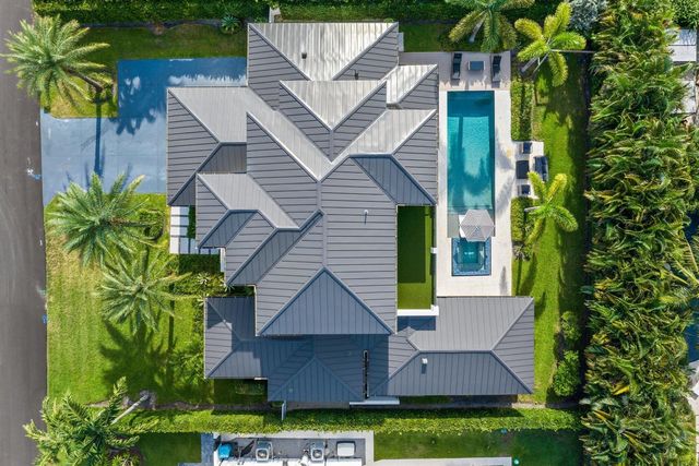 525 Whispering Pines Road, Boynton Beach, FL 33435