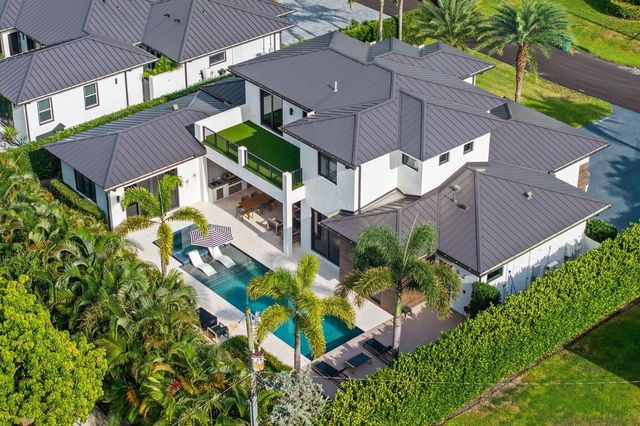 525 Whispering Pines Road, Boynton Beach, FL 33435