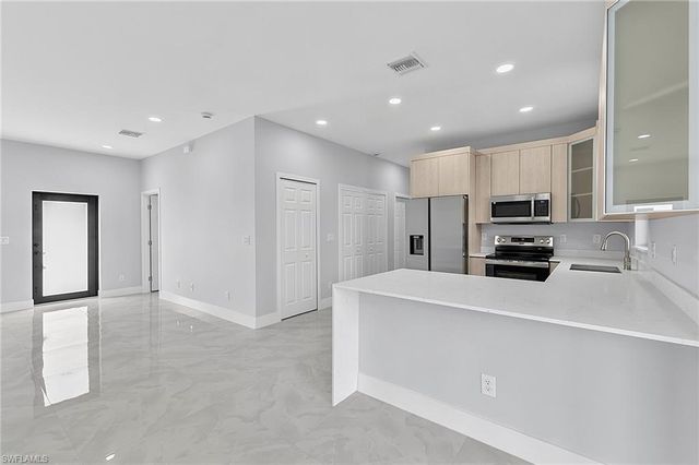 3006 39th ST SW, Lehigh Acres, FL 33976
