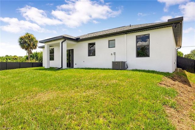 3006 39th ST SW, Lehigh Acres, FL 33976