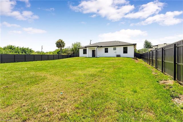 3006 39th ST SW, Lehigh Acres, FL 33976