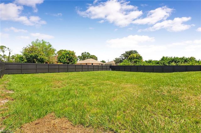 3006 39th ST SW, Lehigh Acres, FL 33976
