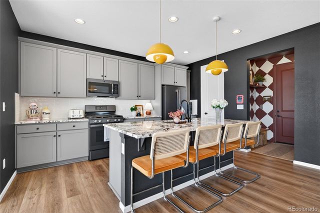 949 N Undergrove Way, Aurora, CO 80018