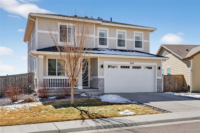 949 N Undergrove Way, Aurora, CO 80018