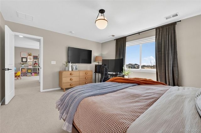 949 N Undergrove Way, Aurora, CO 80018