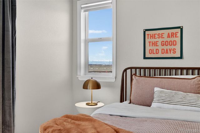 949 N Undergrove Way, Aurora, CO 80018