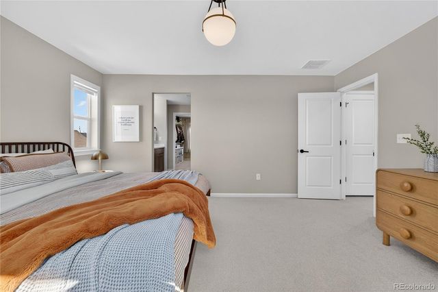 949 N Undergrove Way, Aurora, CO 80018