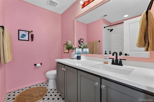 949 N Undergrove Way, Aurora, CO 80018