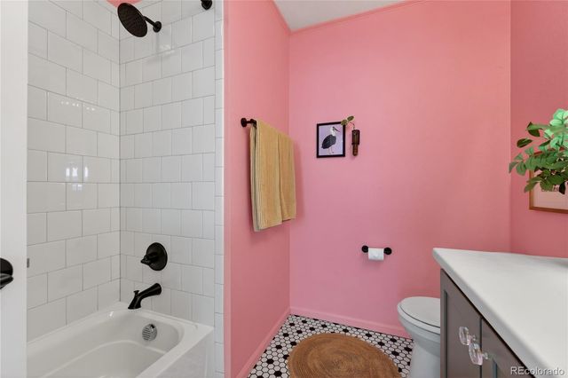 949 N Undergrove Way, Aurora, CO 80018