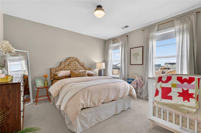 949 N Undergrove Way, Aurora, CO 80018