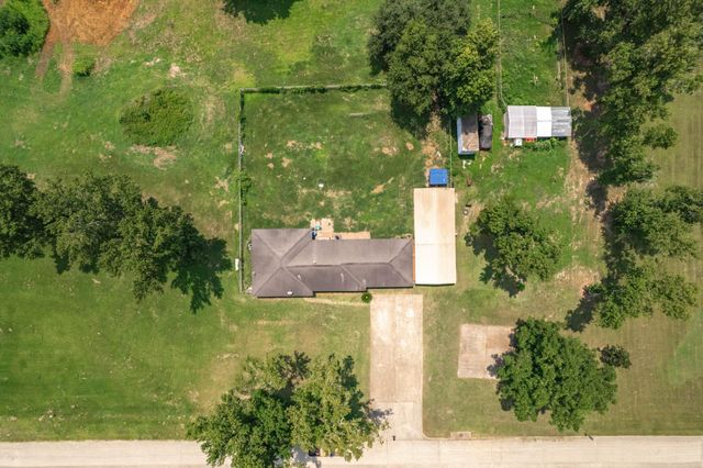 5 Lovers Lane, Dayton, TX 77535