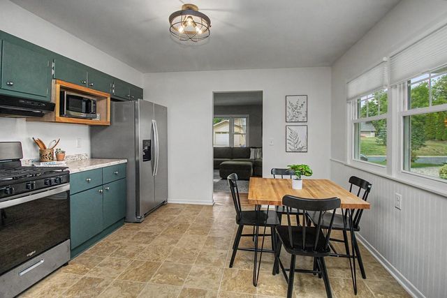 1424 Rhode Island Avenue N, Golden Valley, MN 55427