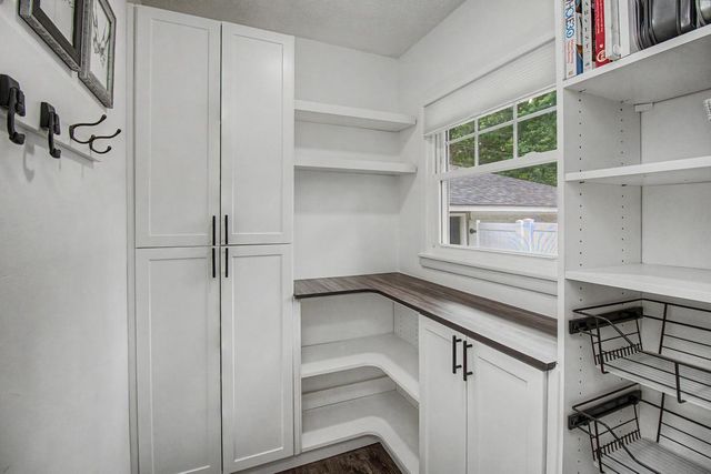 1424 Rhode Island Avenue N, Golden Valley, MN 55427