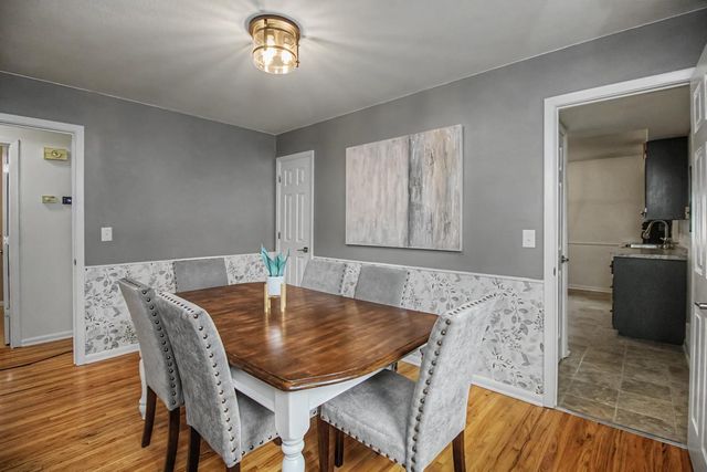 1424 Rhode Island Avenue N, Golden Valley, MN 55427