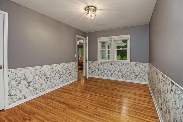 1424 Rhode Island Avenue N, Golden Valley, MN 55427