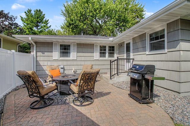 1424 Rhode Island Avenue N, Golden Valley, MN 55427